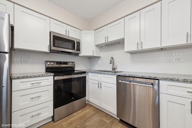Building Photo - 224 W Ct of Shorewood