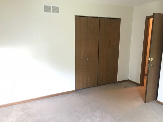Building Photo - 6057-6059 Red Oak