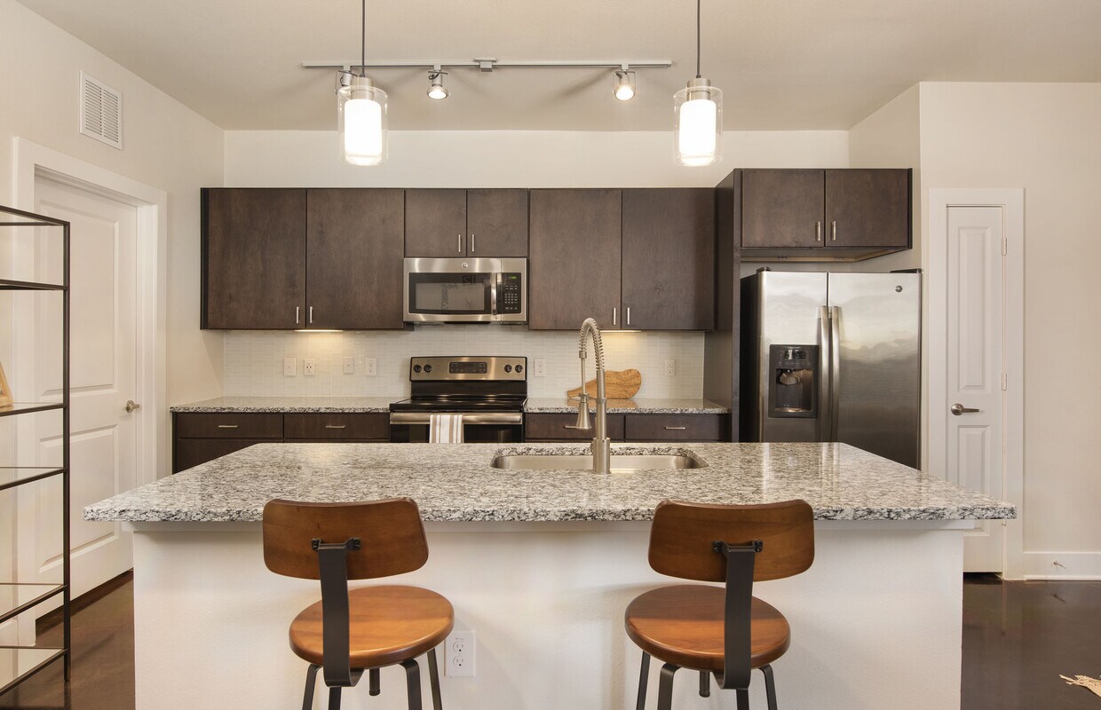 1520 N Memorial Way, Houston, TX 77007
