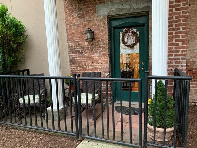 Foto del edificio - 426 Mt Hope St