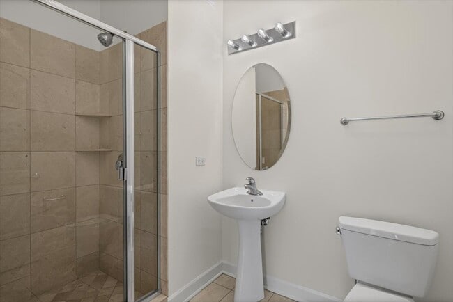 Foto del edificio - 450 E Waterside Dr