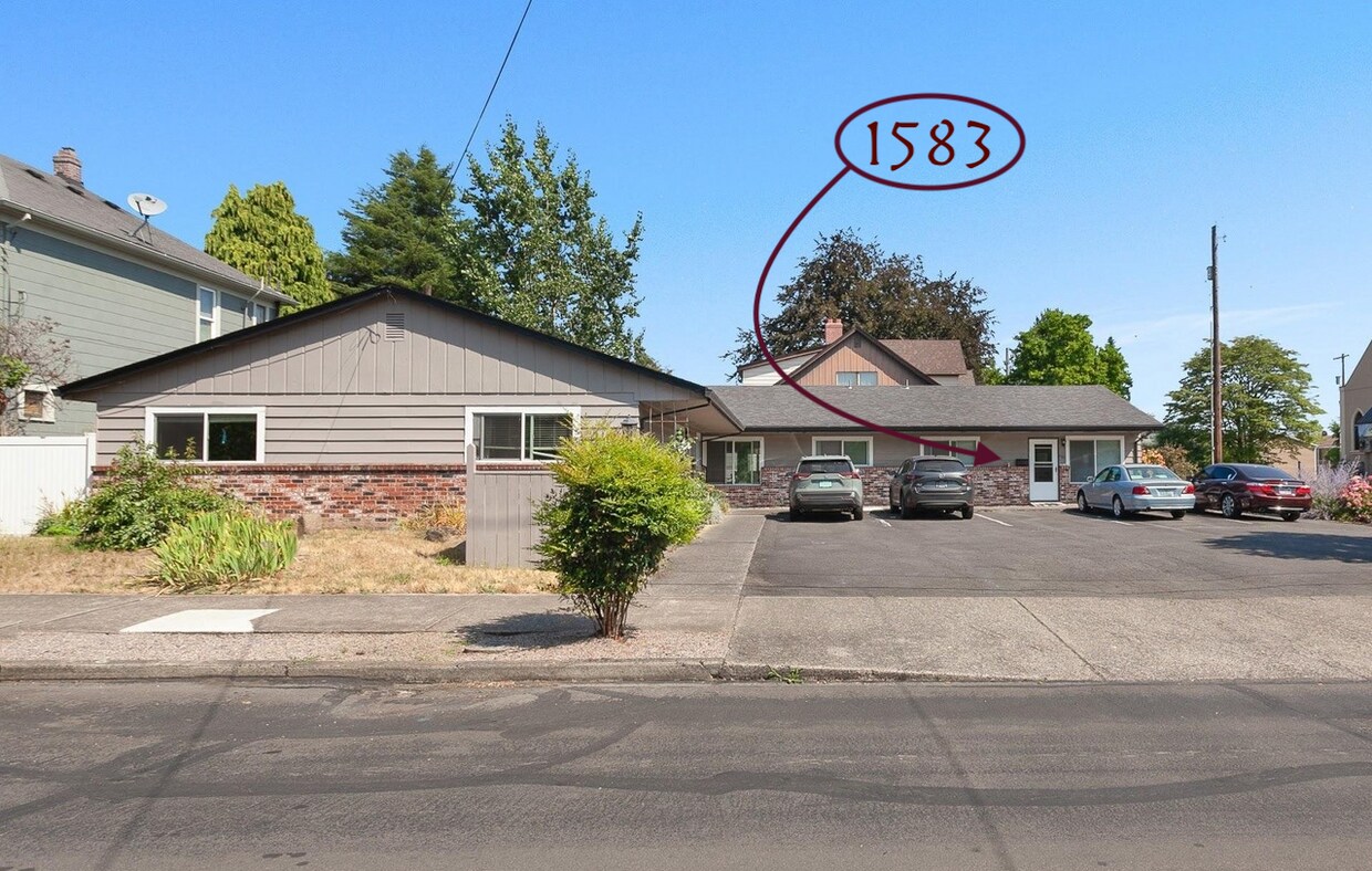 Outside - 1577 SE Spokane St