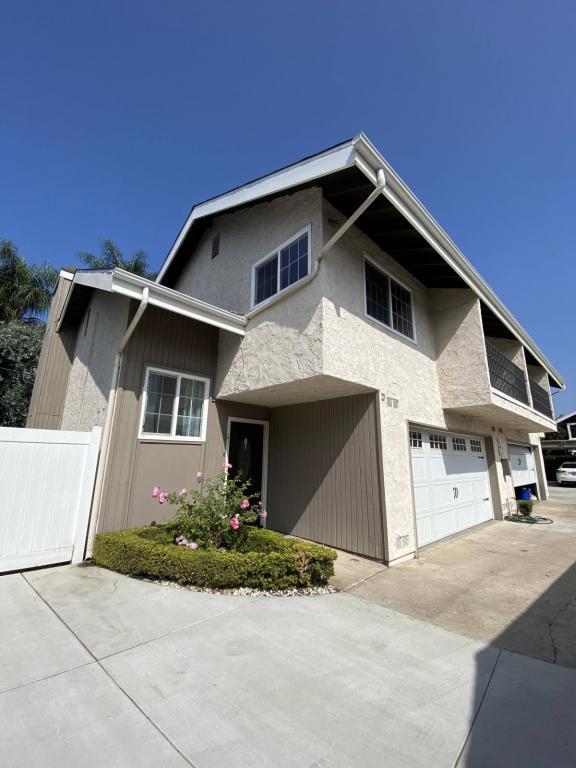 Building Photo - 2195 Canyon Drive #D