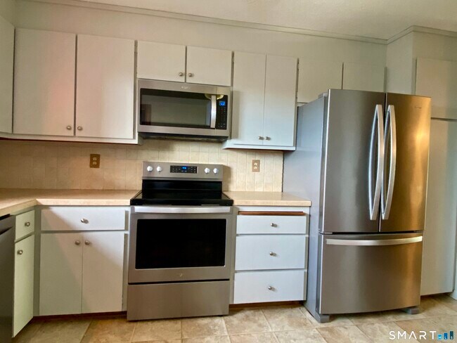 Foto del edificio - 1104 Summer Hill Dr