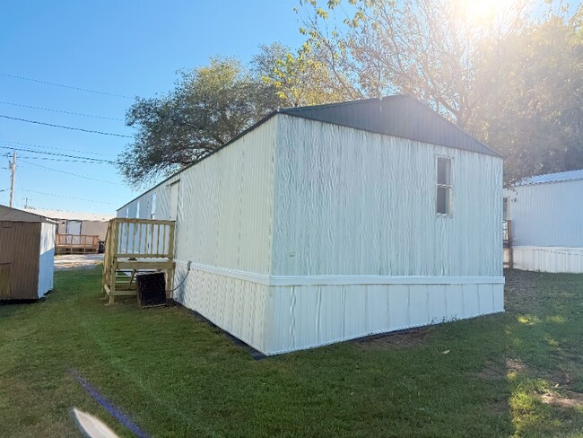 Foto del edificio - 4916 Brown Station Rd