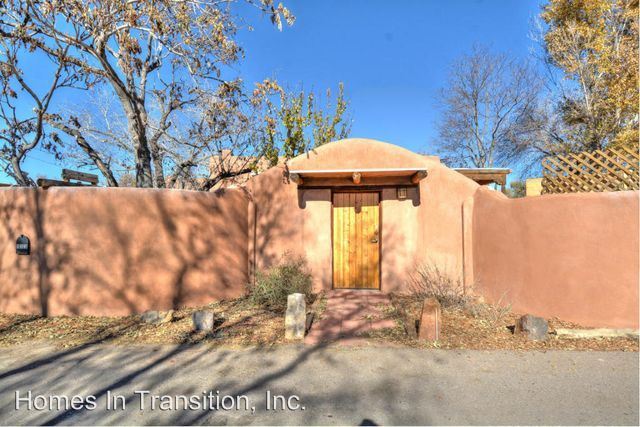 Primary Photo - 10123 Guadalupe Trl NW