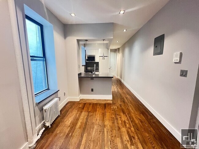 Building Photo - No Fee - Renovated 1-Bedroom in Prime SoHo...