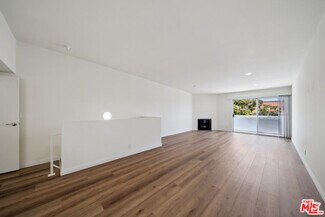 Building Photo - 870 Crenshaw Blvd
