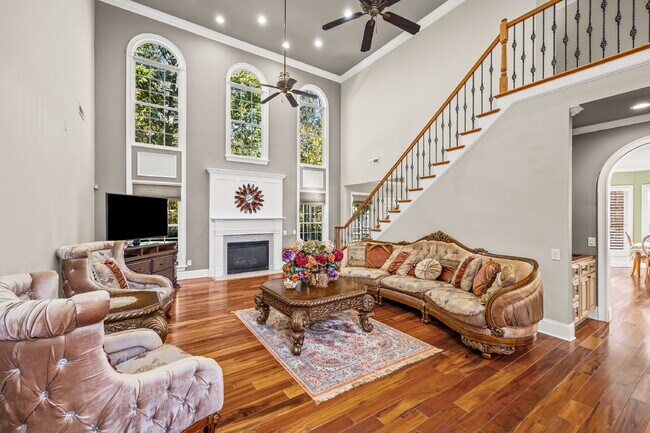 Foto del edificio - "Luxurious 4-Bed Oasis with Granite Countertops & Cozy Fireplace in Charlotte - 3914 Sq Ft of Ele...