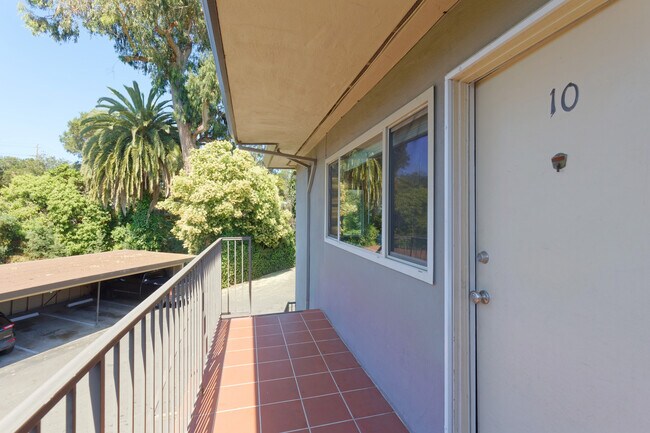 Building Photo - 3405 Dimond Ave