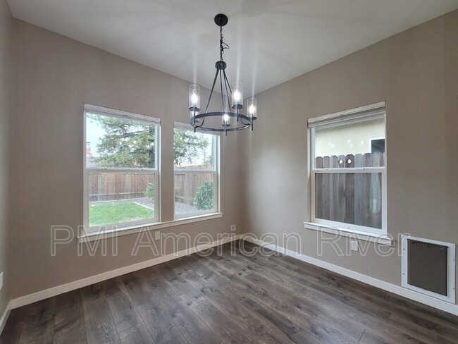 Building Photo - 1353 Molly Ave