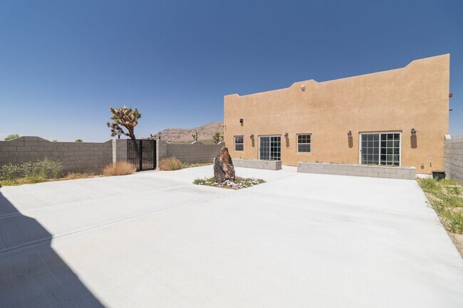 Building Photo - Desert Oasis