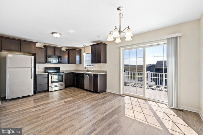 Building Photo - 858 Rising Sun Ln