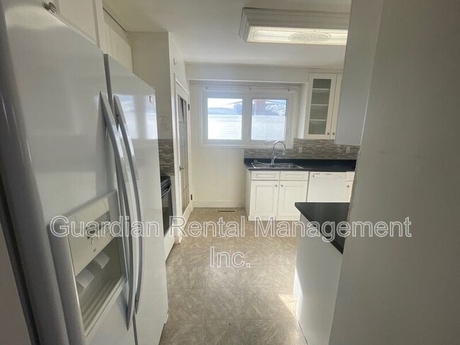 Building Photo - 110 Stardust Crescent