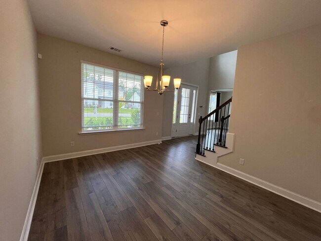 Building Photo - Luxurious 4 bed/4 bath home in central Ric...