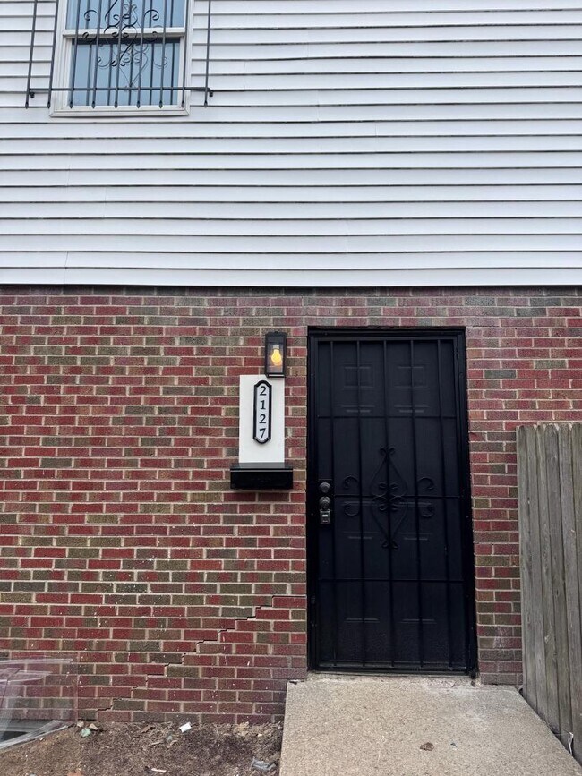 Foto del edificio - 2127 Winfield Ave