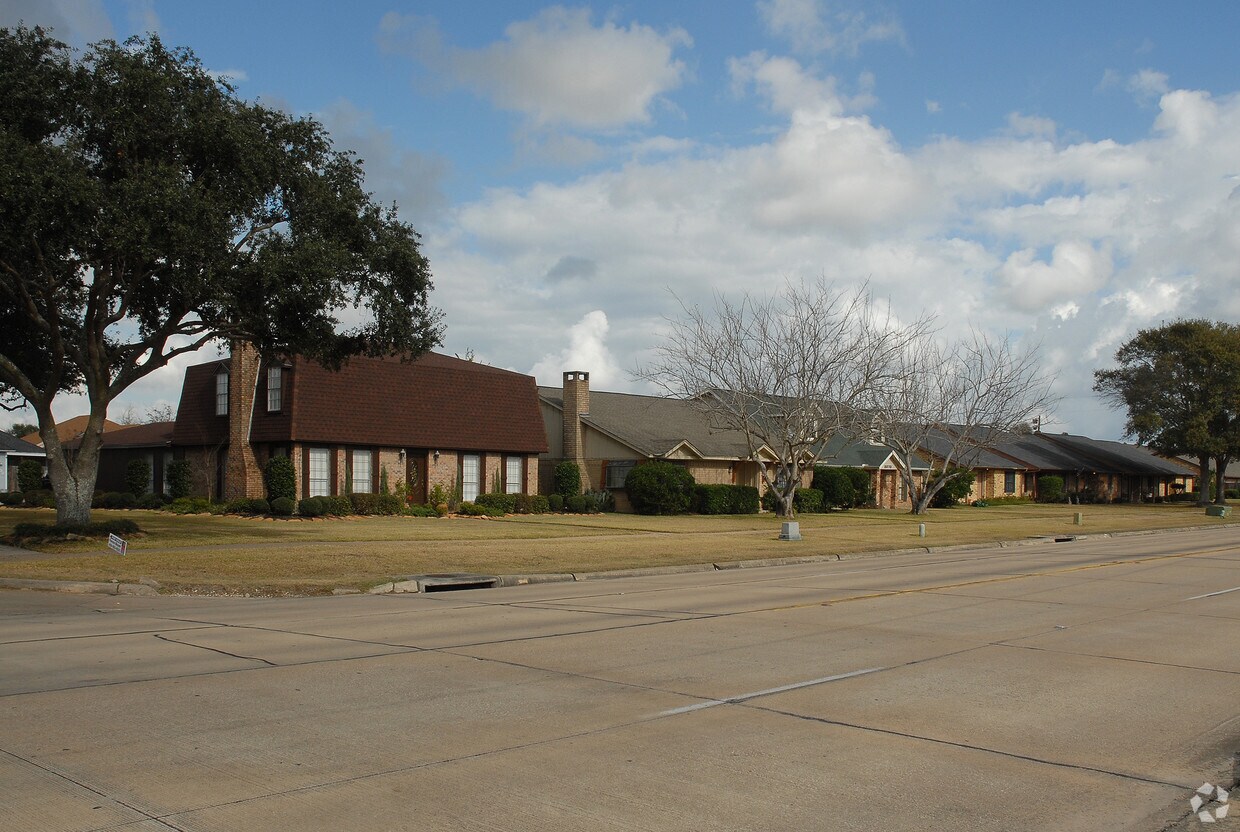 8000 Gladys Ave, Beaumont, TX 77706 Apartments in Beaumont, TX