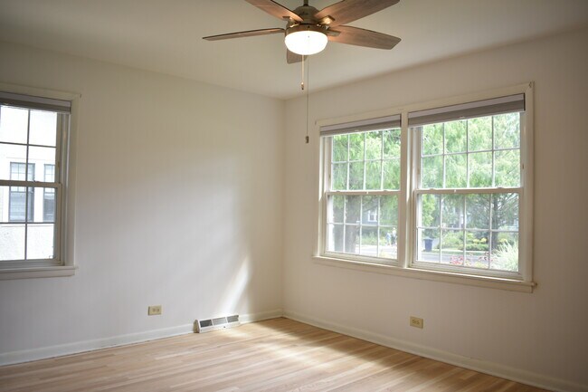 Master bedroom - 4138 Wolf Rd