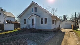 Building Photo - 1040 Oak St