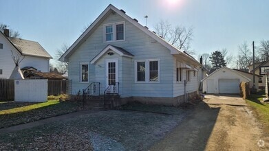 Building Photo - 1040 Oak St