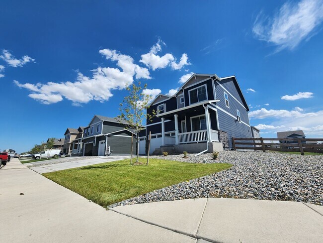 Foto del edificio - Stunning New Build In Wide Open Bennett!