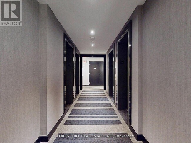 Photo du bâtiment - 30 Roehampton Ave