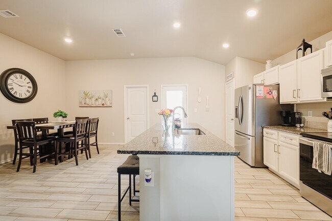 Foto del edificio - 9007 Antelope Ave