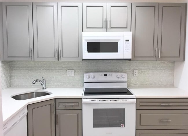 Building Photo - 4530 Carambola Cir S