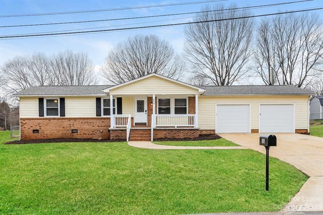 Building Photo - 806 Primrose Ln NW