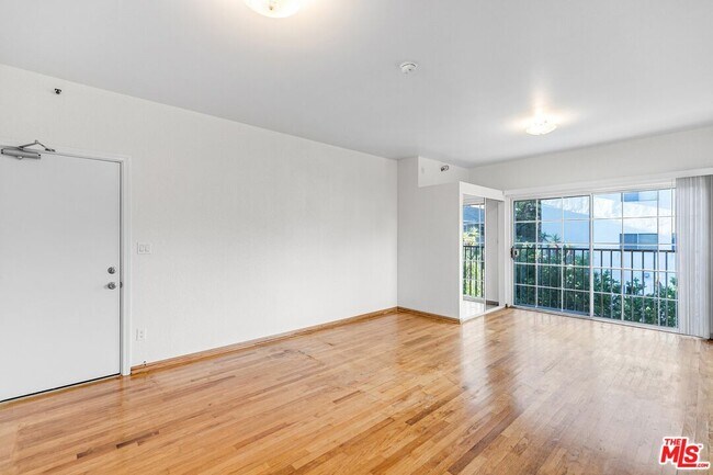 Foto del edificio - 26 Breeze Ave