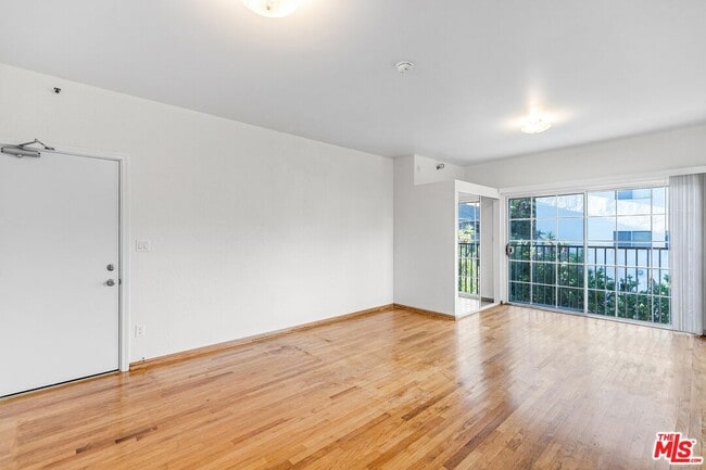 Building Photo - 26 Breeze Ave