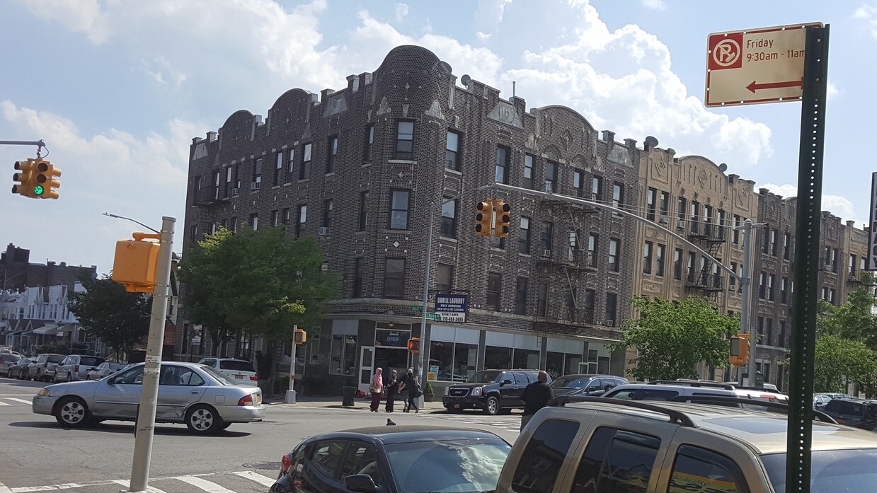 Building Photo - 210 Dahill Rd