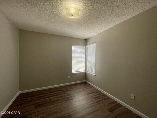 Building Photo - 122 Treasure Palm Dr