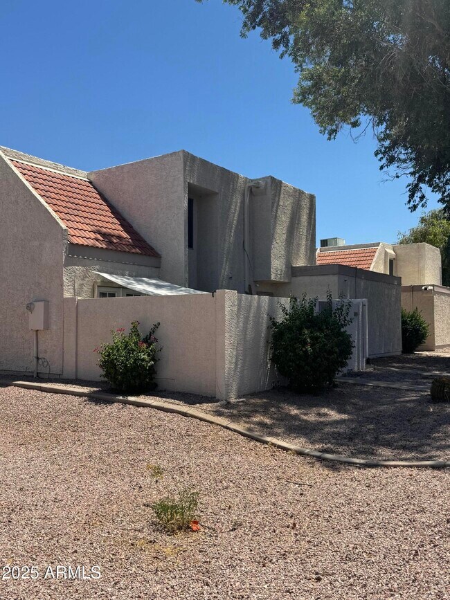Foto del edificio - 1342 W Emerald Ave