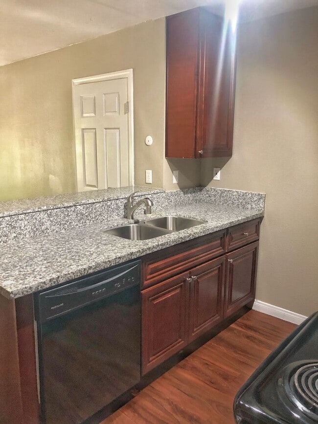 Interior Photo - Hourglass Park Apartments