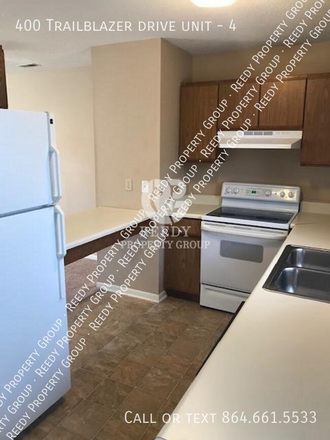 Foto del edificio - 400 Trailblazer Dr