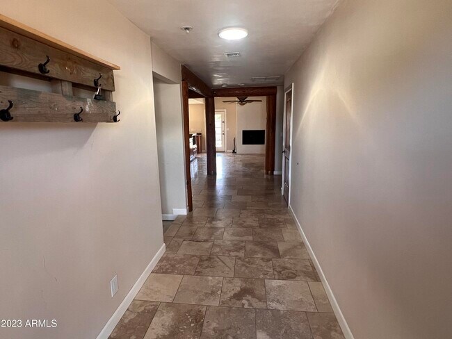Foto del edificio - 1521 E Fairfield St