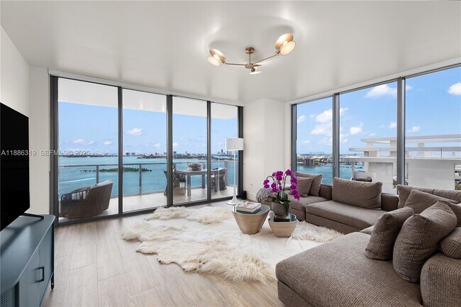 Foto del edificio - 788 NE 23rd St