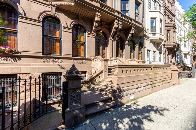 Entrance - 108 W 75th St
