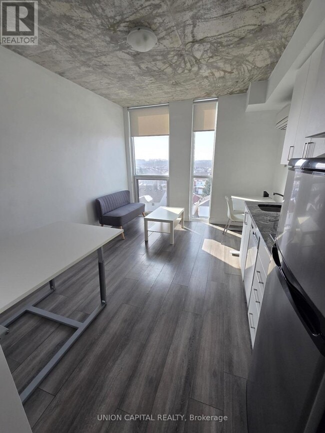 Building Photo - 1900 Simcoe St N