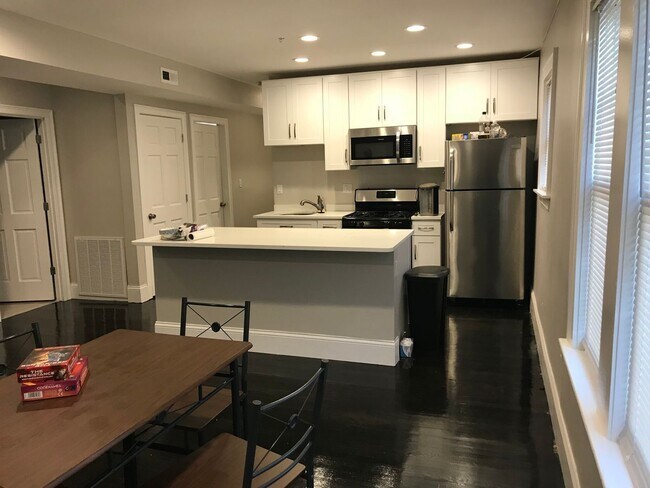 Foto del edificio - MISSION HILL 4 BED 2 BATHS!!!!