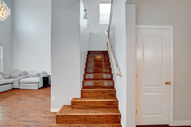 Building Photo - 5642 Breckenridge St