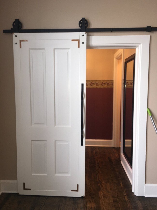 Walk in Closet - 541 N Pine St