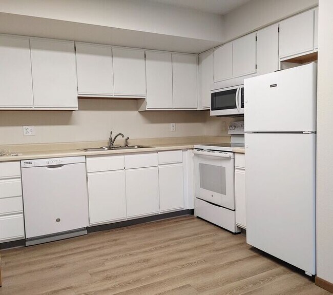 Foto del edificio - $975 | 2 Bedroom, 1 Bathroom Condo | Pet F...