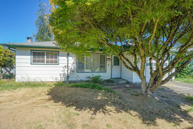 Building Photo - THREE BEDROOM RANCH IN WEST LONGVIEW