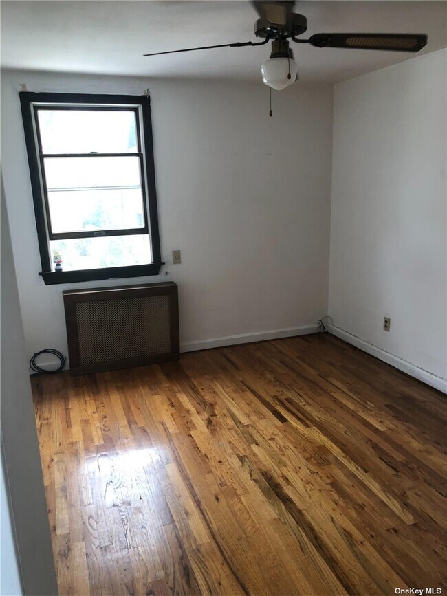 Building Photo - 240 Elm Pl