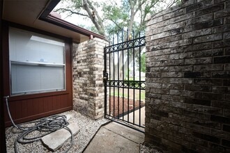 Building Photo - 1302 Gentle Bend Dr