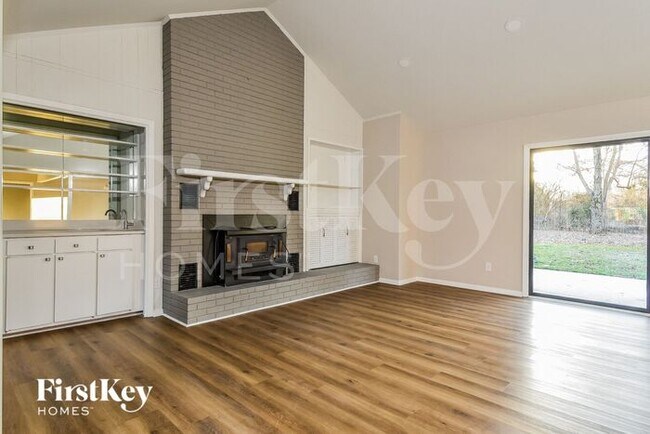 Foto del edificio - 4113 Oak Hollow Dr