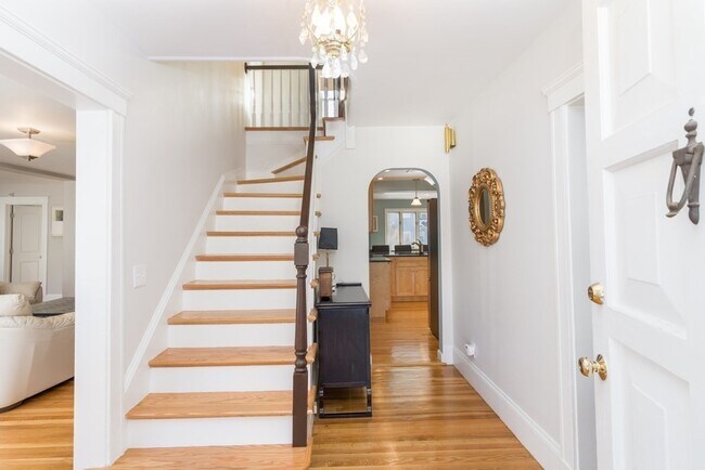 Building Photo - 46 Cerdan Ave