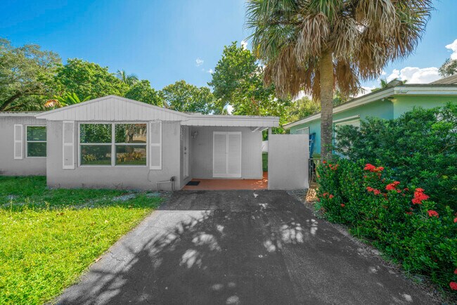 Building Photo - 842 SW 11th Ct